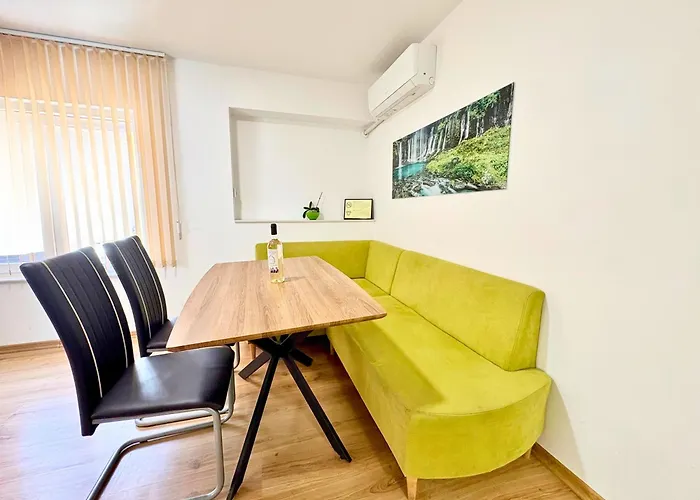 Apartment Charm 2 Warna